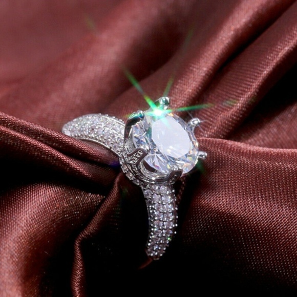 Beautiful  925 Silver White Sapphire Wedding Ring - Picture 7 of 7